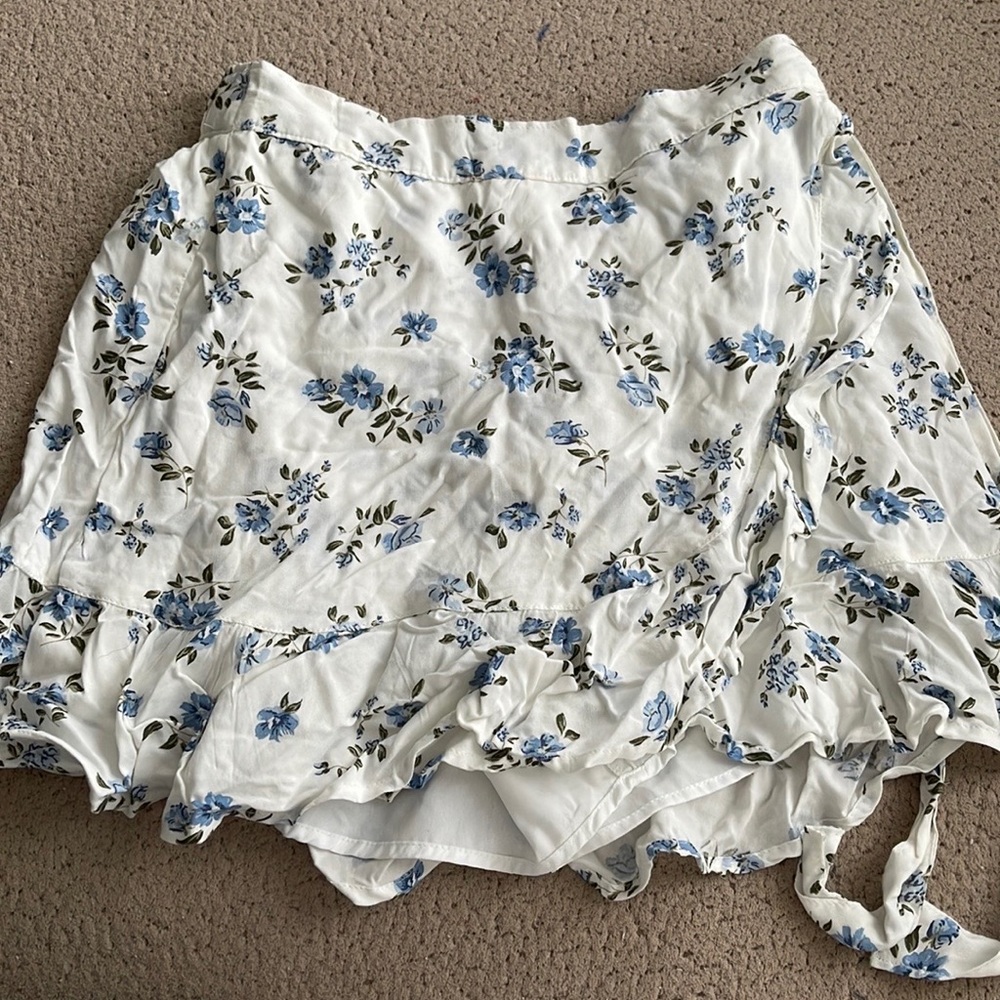 Hollister skirt in size 2